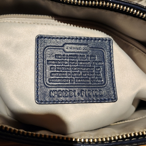 Coach 19198 Vintage Patent Leather Stitched Signature Tote/ Shoulder Bag - Picture 3 of 15